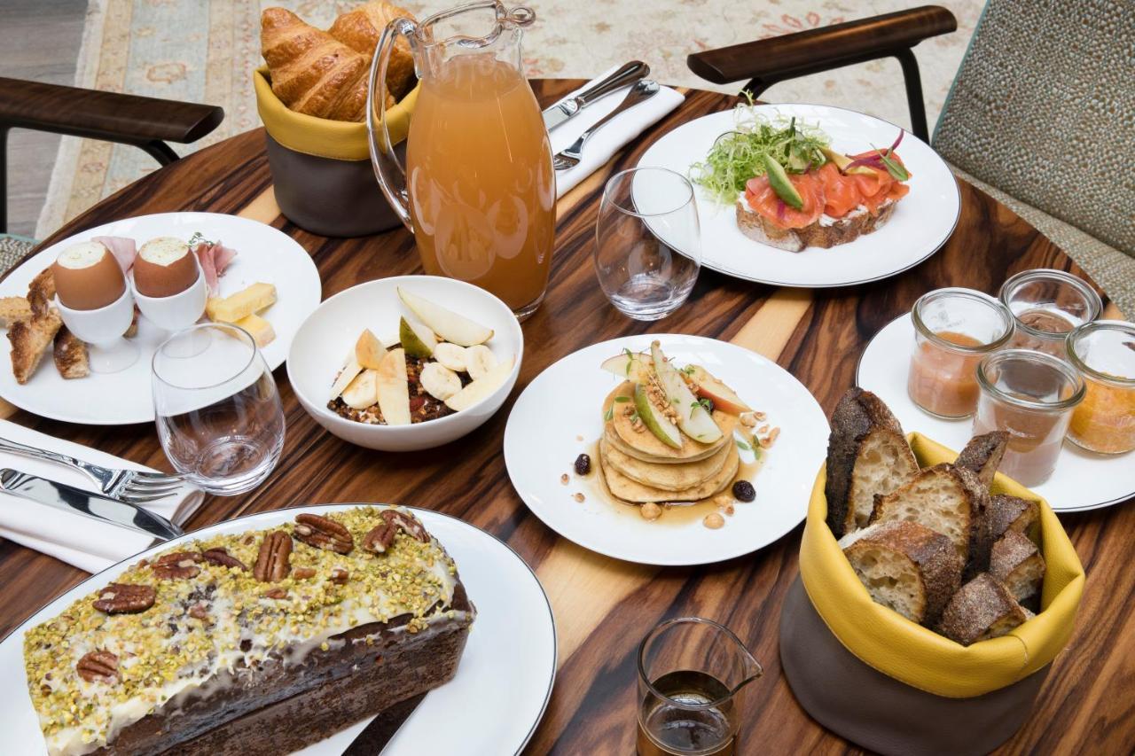 ホテル メゾン ブレゲ パリ エクステリア 写真 A selection of dishes at the restaurant