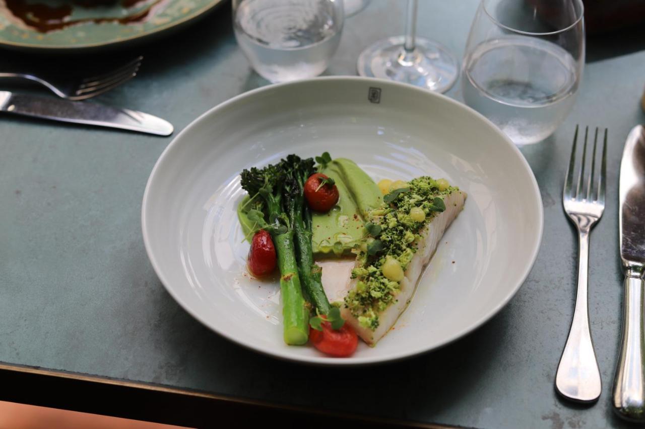 ホテル メゾン ブレゲ パリ エクステリア 写真 A dish at the restaurant