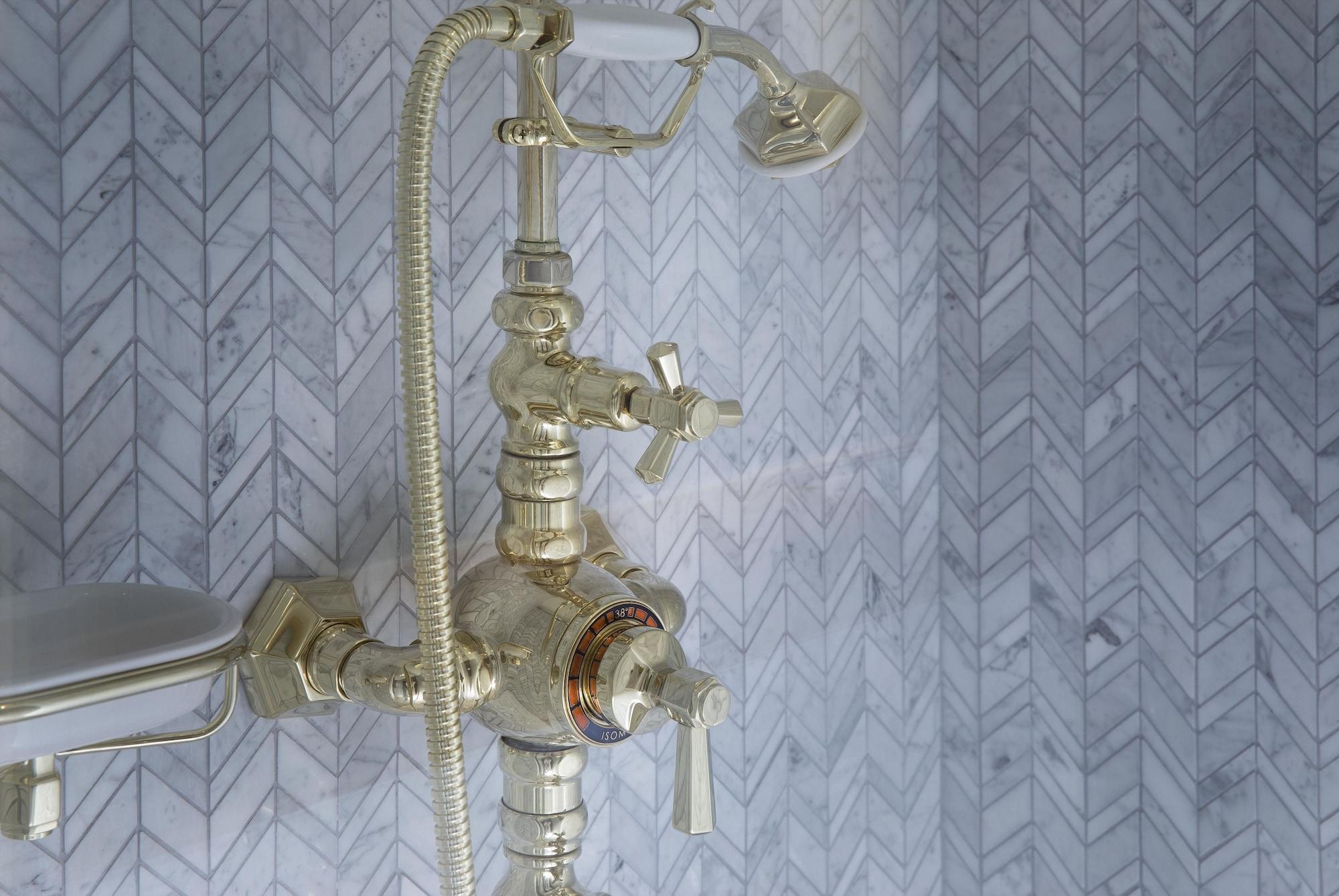 ホテル メゾン ブレゲ パリ エクステリア 写真 A shower faucet