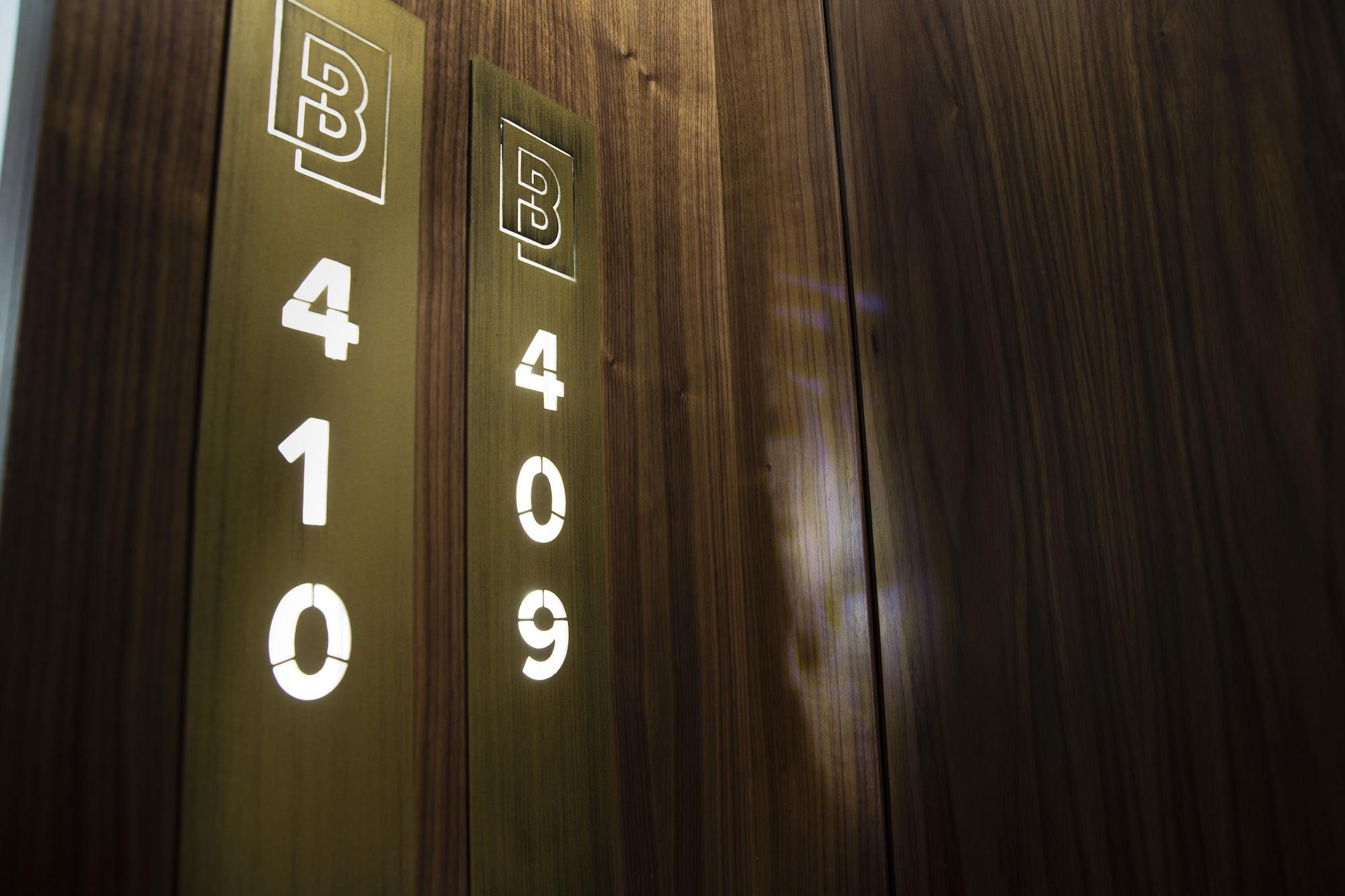 ホテル メゾン ブレゲ パリ エクステリア 写真 Elevator buttons