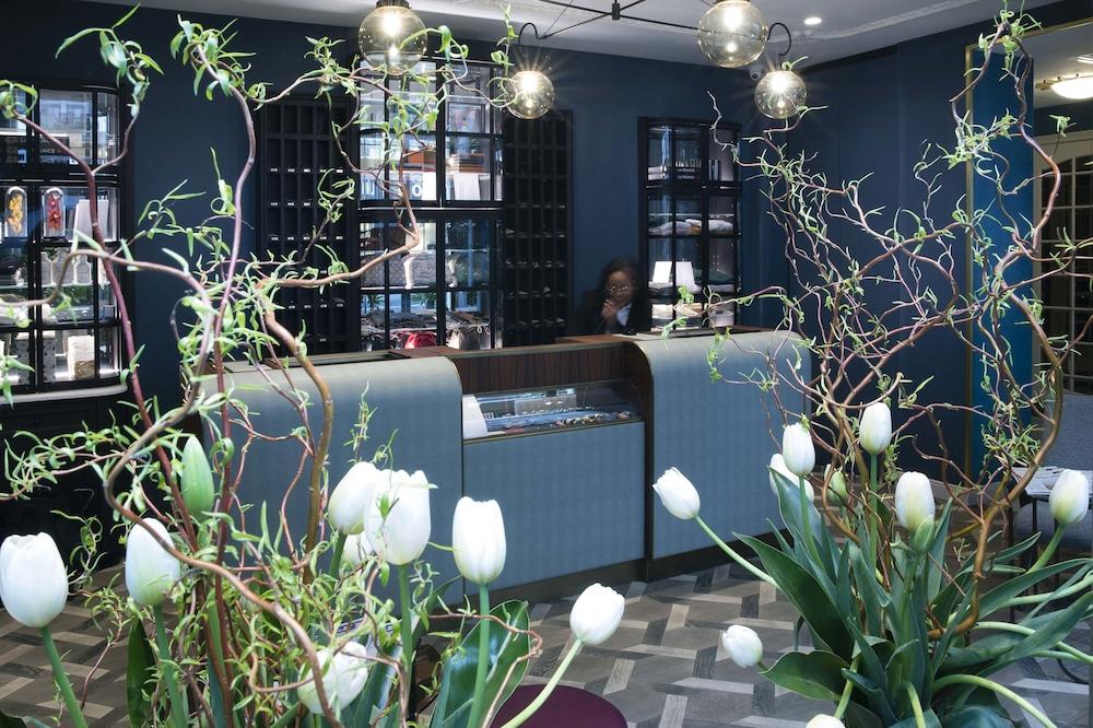 ホテル メゾン ブレゲ パリ エクステリア 写真 Reception desk at the library