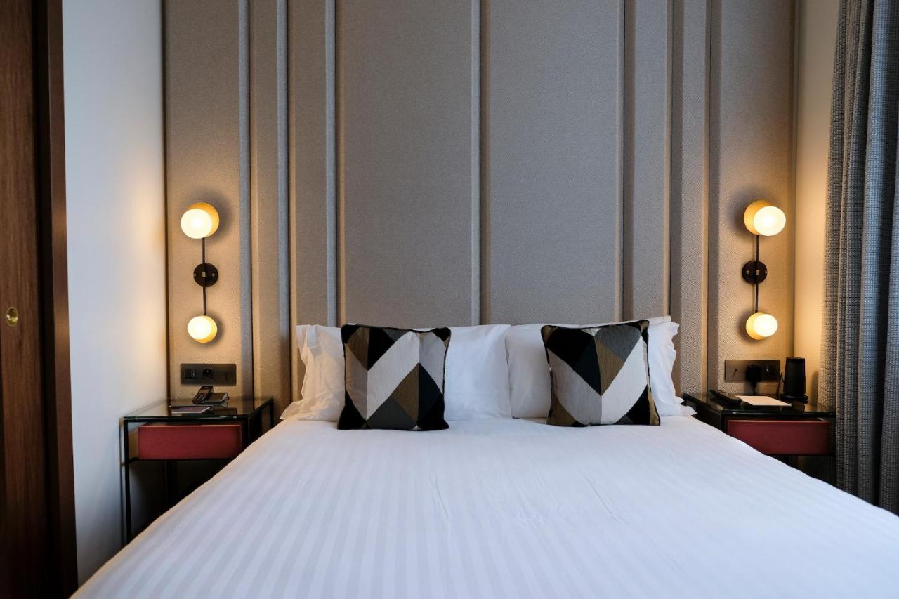 ホテル メゾン ブレゲ パリ エクステリア 写真 A bedroom at the hotel