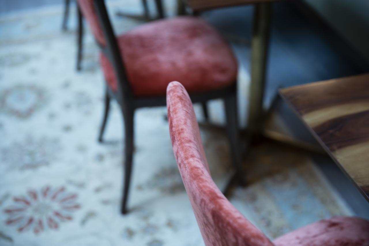 ホテル メゾン ブレゲ パリ エクステリア 写真 Detail of a chair