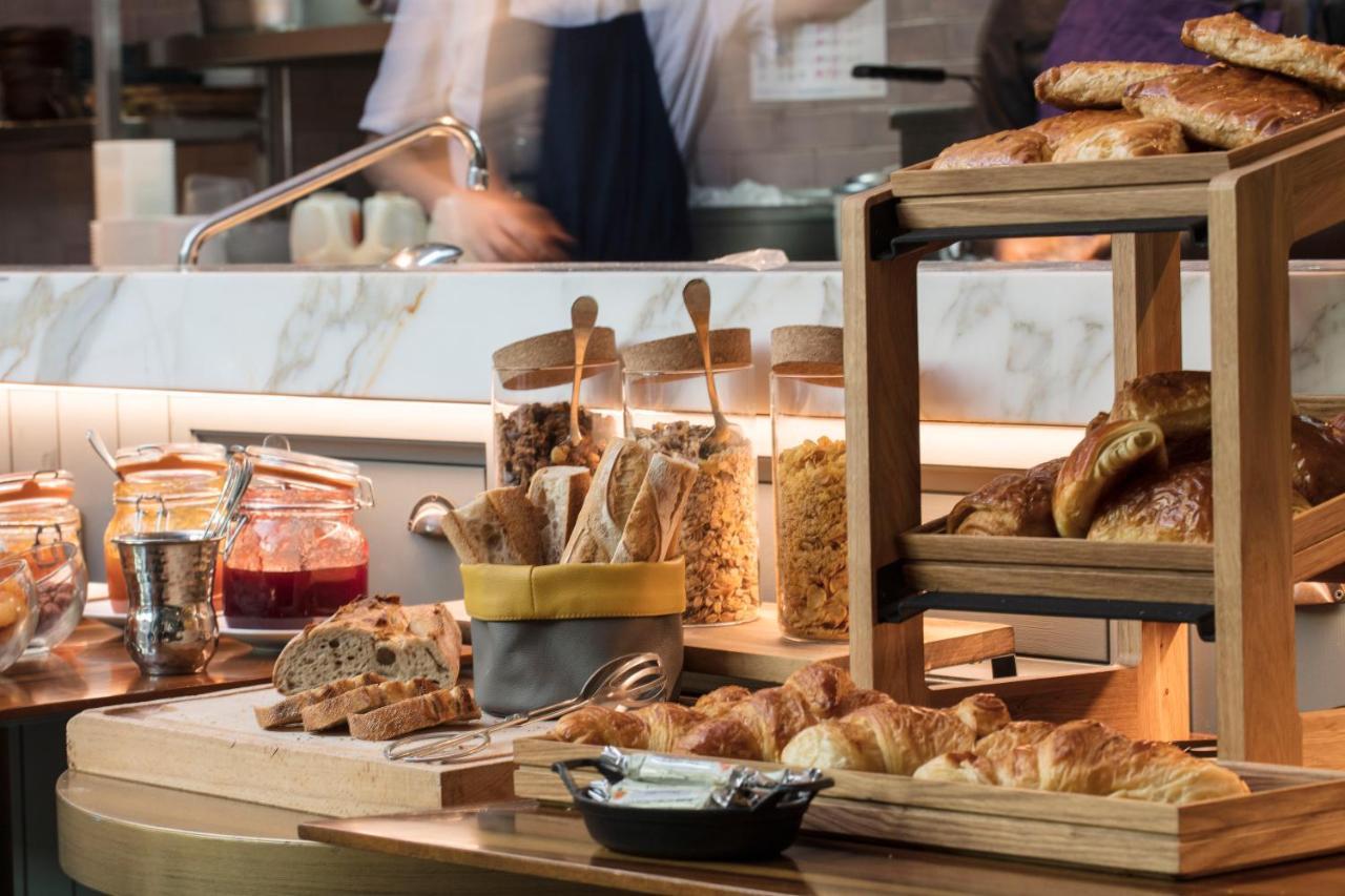ホテル メゾン ブレゲ パリ エクステリア 写真 A breakfast buffet at a hotel