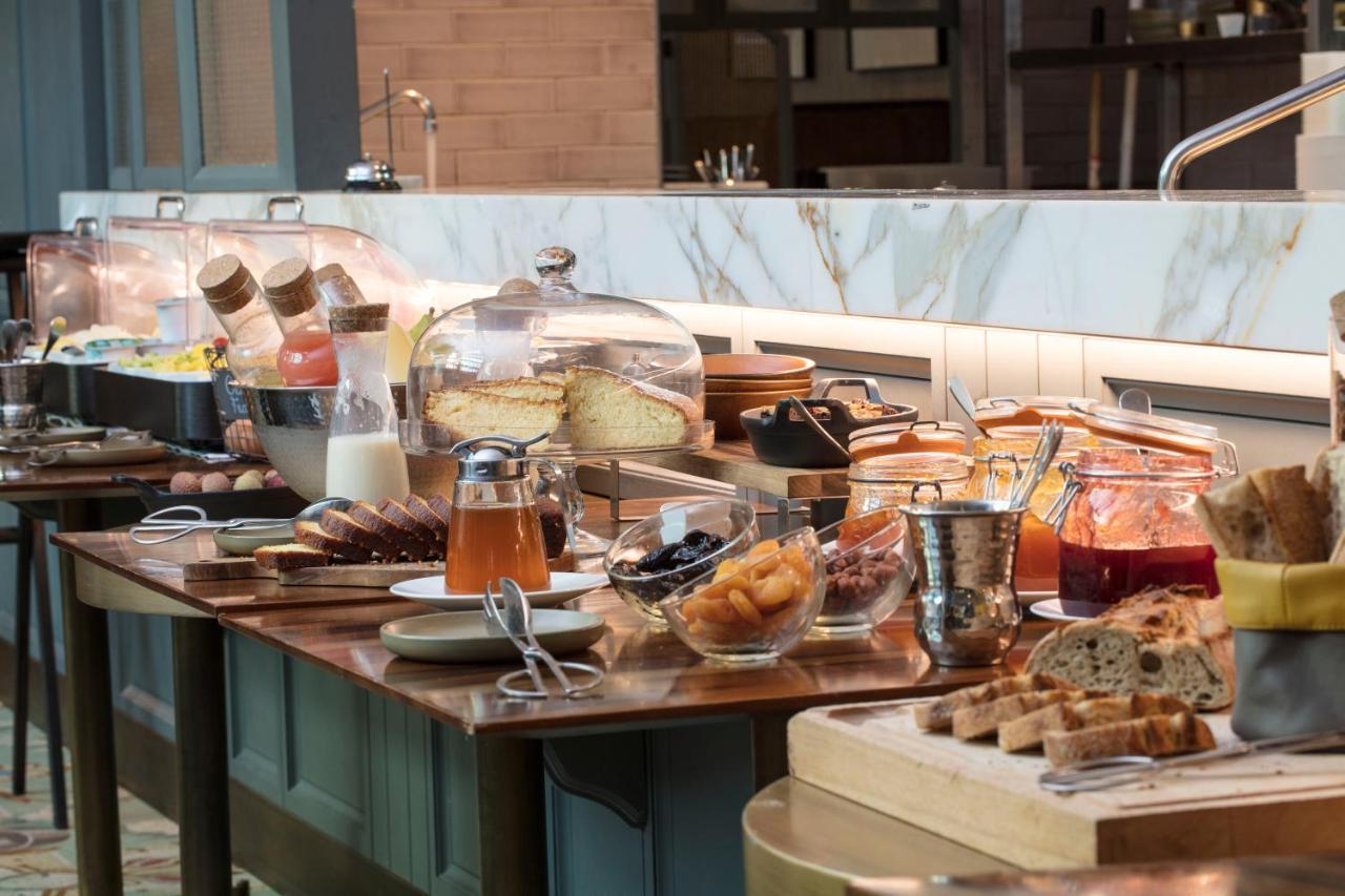 ホテル メゾン ブレゲ パリ エクステリア 写真 A breakfast buffet