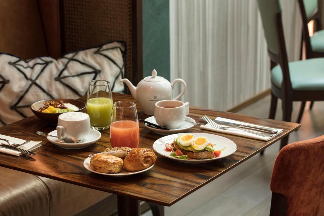 ホテル メゾン ブレゲ パリ エクステリア 写真 Breakfast at the hotel